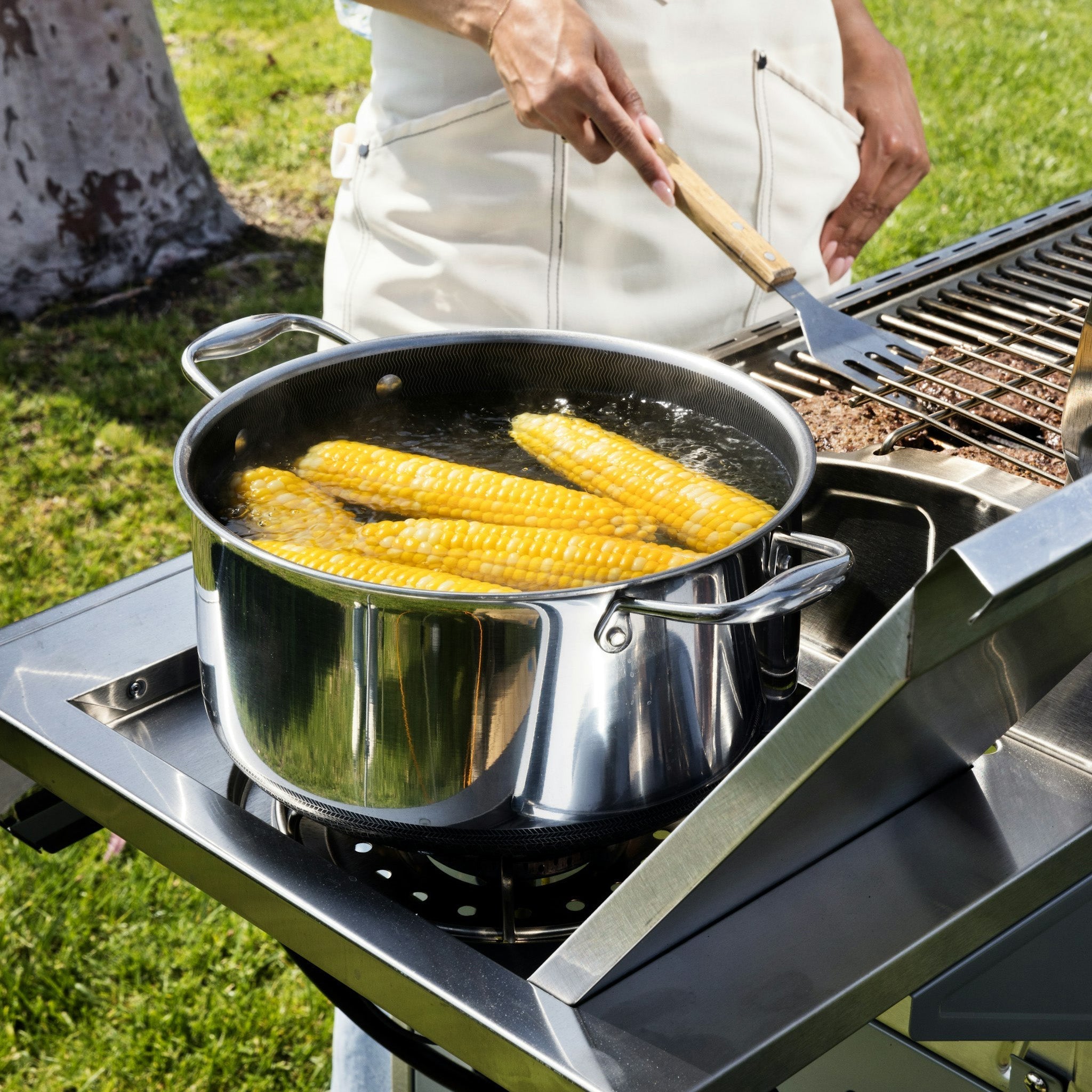 Hybrid Stock Pot with Lid, 10-Qt • HexClad