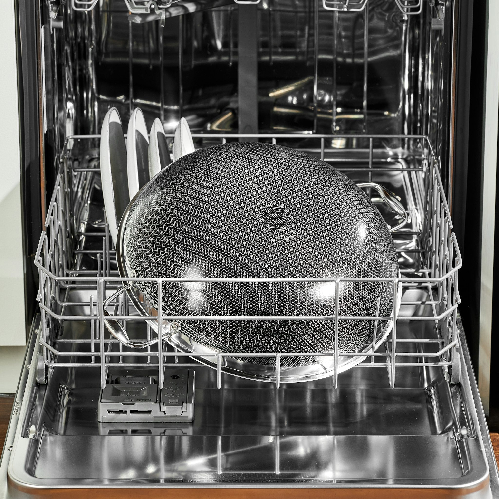Hybrid Wok with Lid, 14" • HexClad