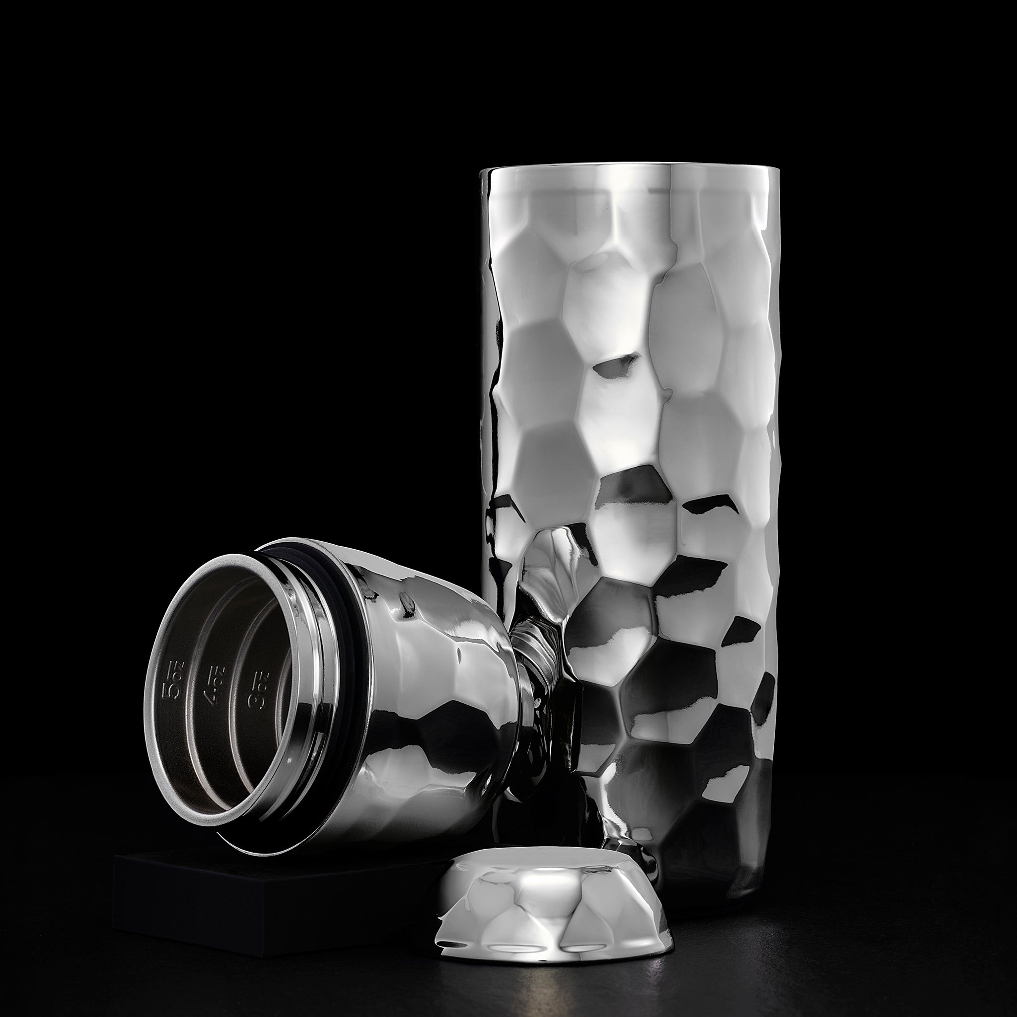 Cocktail Shaker, 25 oz (Chrome) • HexClad