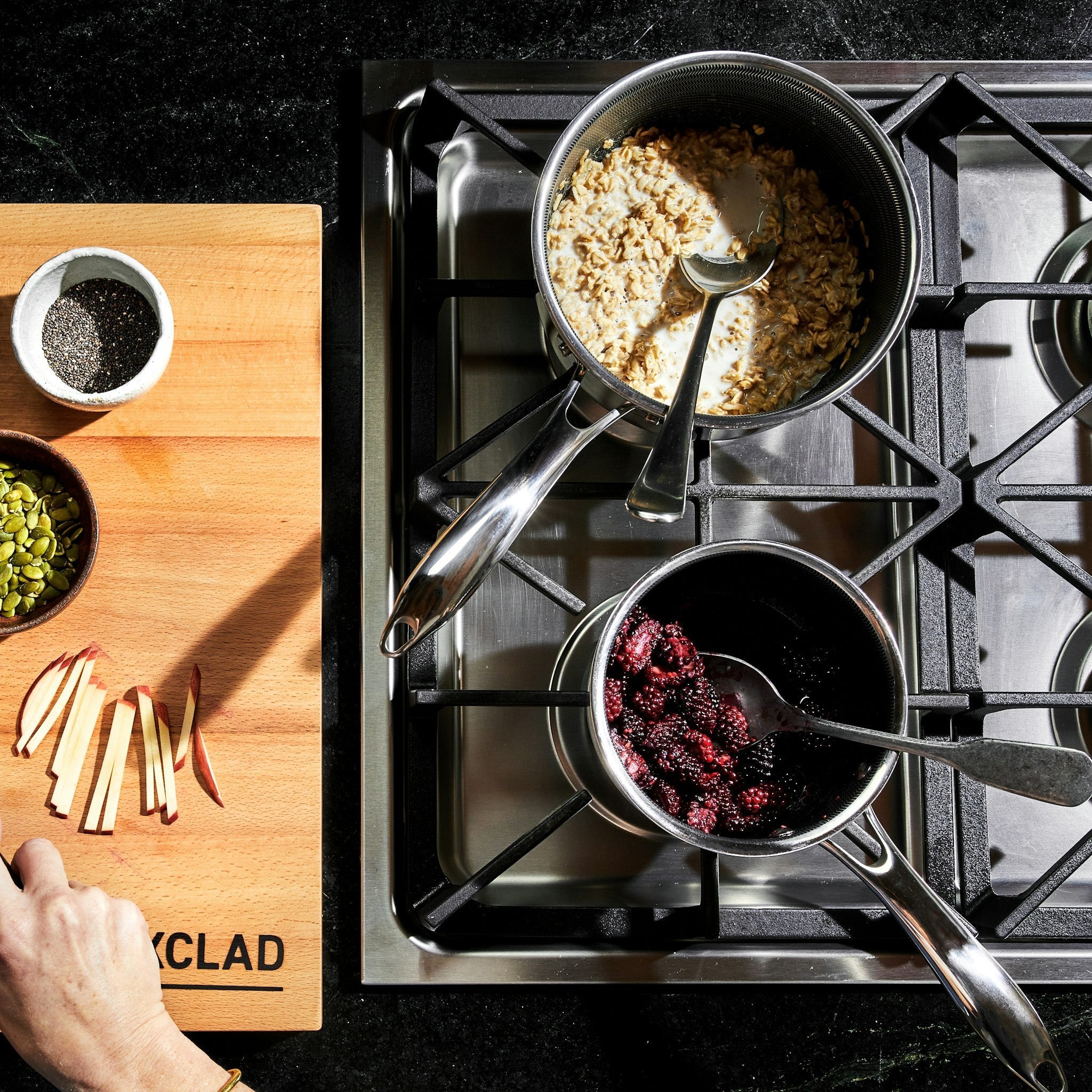 Hybrid Saucepan with Lid, 1-Qt • HexClad