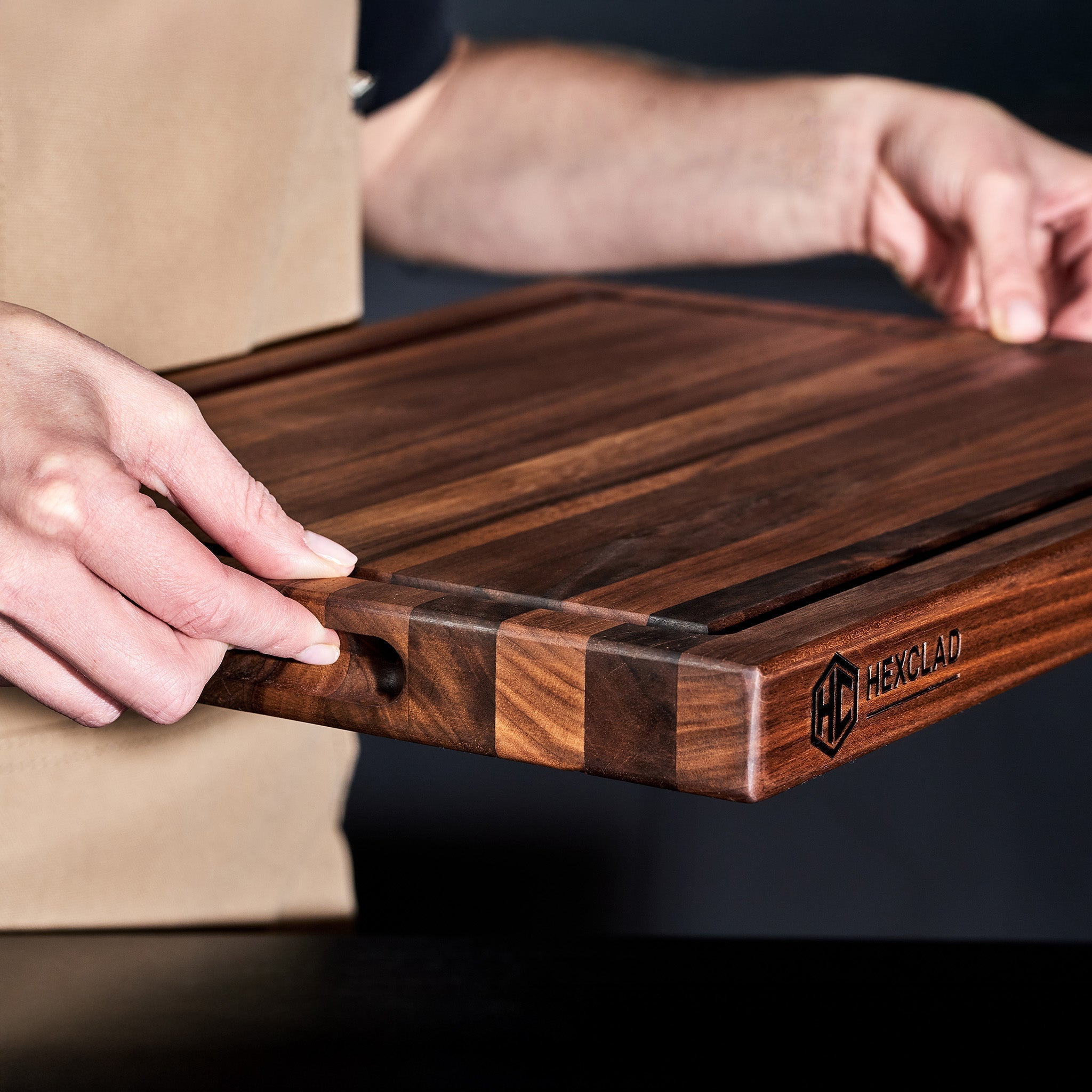 Walnut Cutting Board, Medium • HexClad
