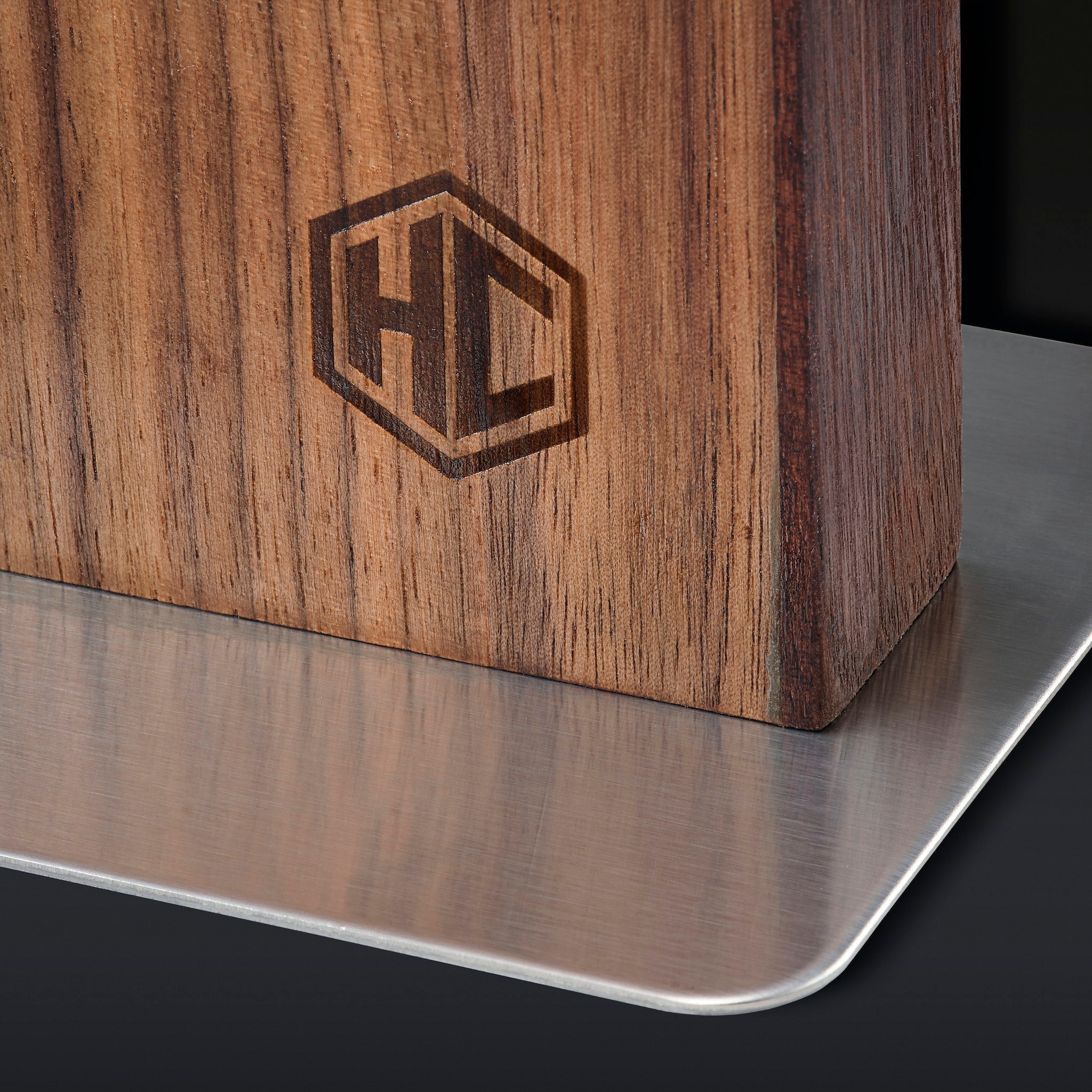 Magnetic Knife Block, Walnut • HexClad